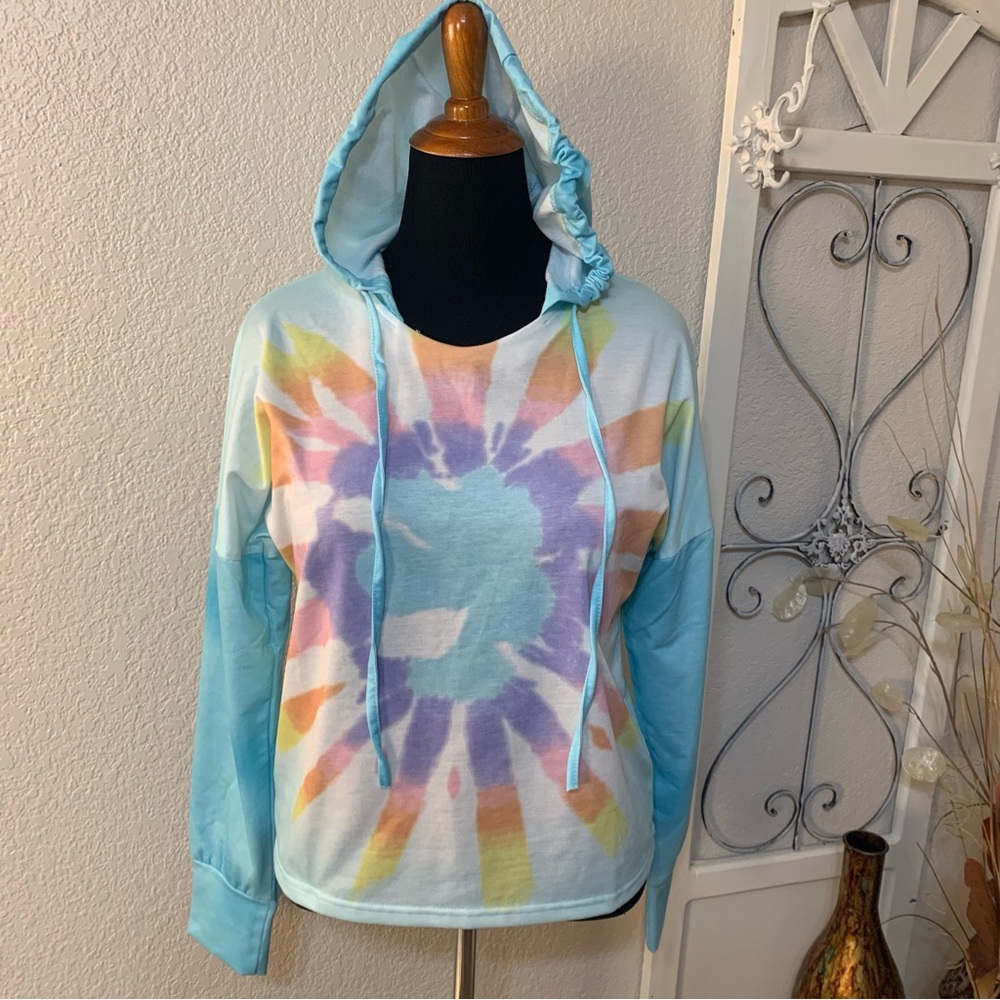 NWT Love and Harmony pull over tie dye with hoodie.